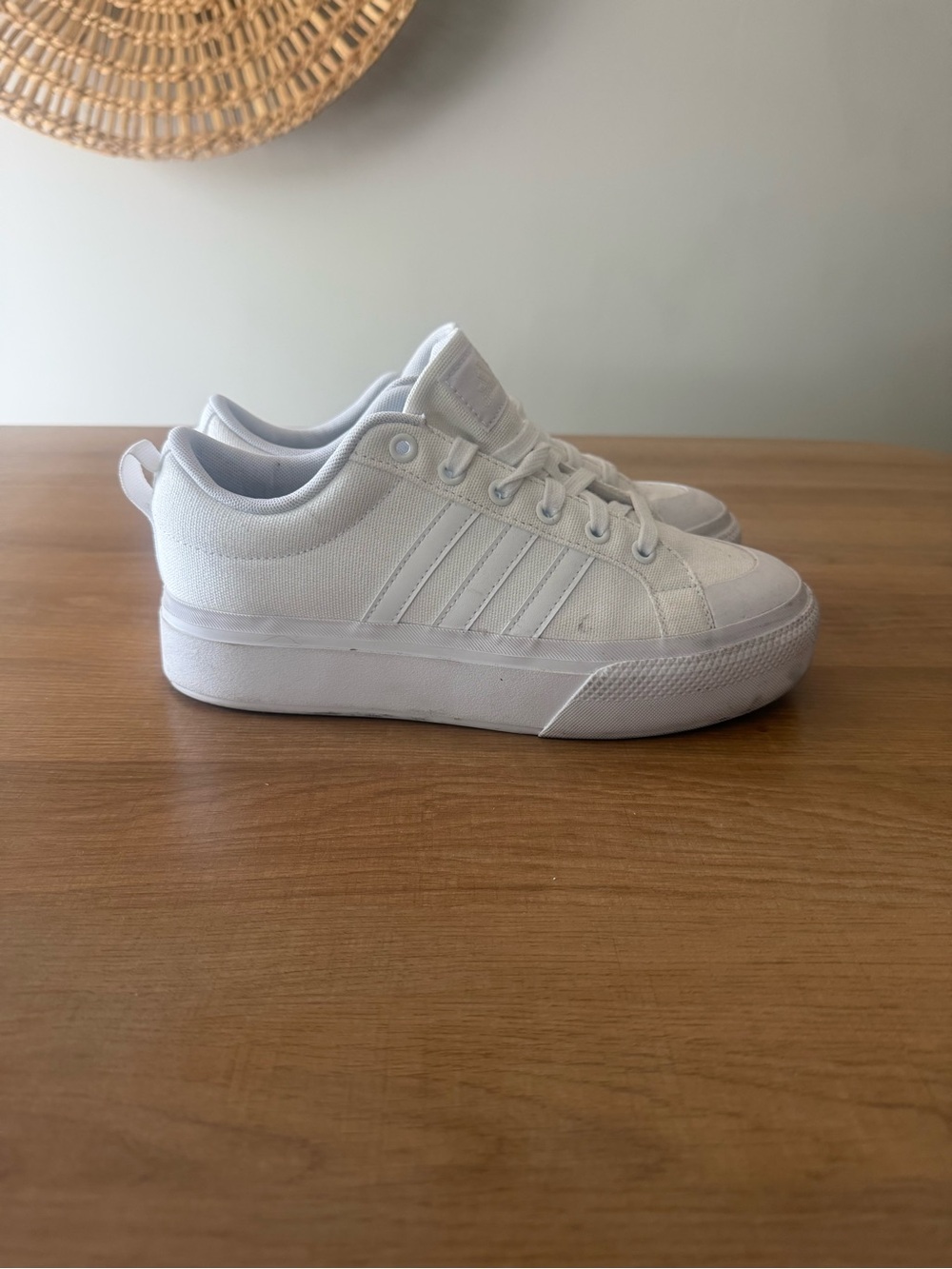 White Canvas Low-Top Sneakers - Classic Casual Style